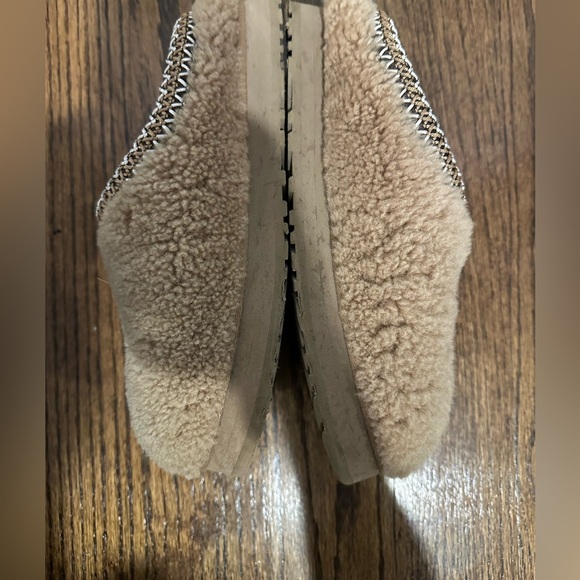 Ugg Tazz Maxi Curly Genuine Shearling Slipper - Youth - Picture 9 of 11